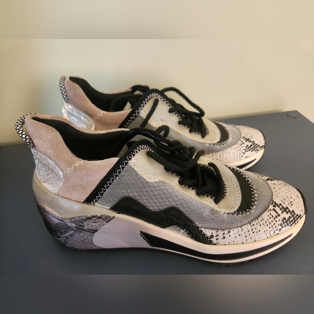 Gianni Bini Malloy Chunky Colorblock Snake Print Lace-Up Wedge Sneakers 6.5